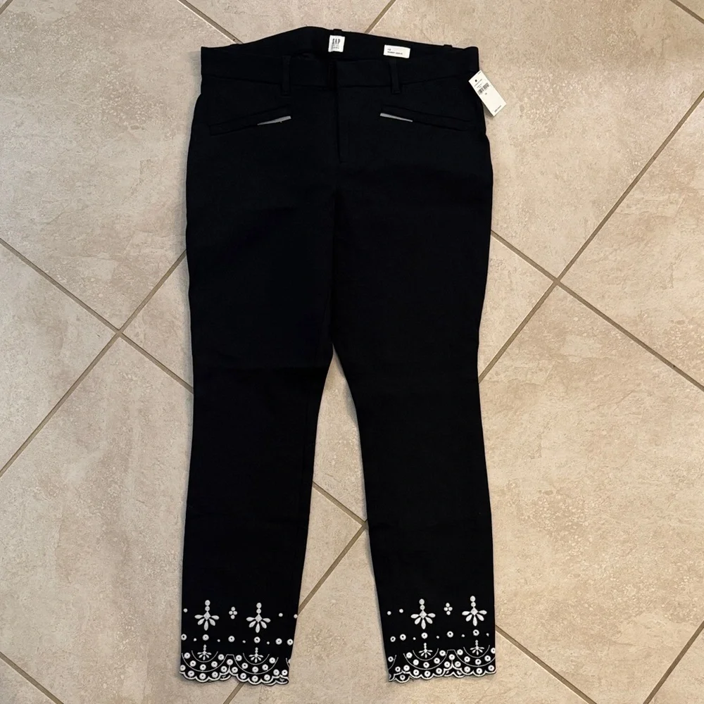 GAP Black Skinny Ankle Pants with Scalloped White Embroidery Hem